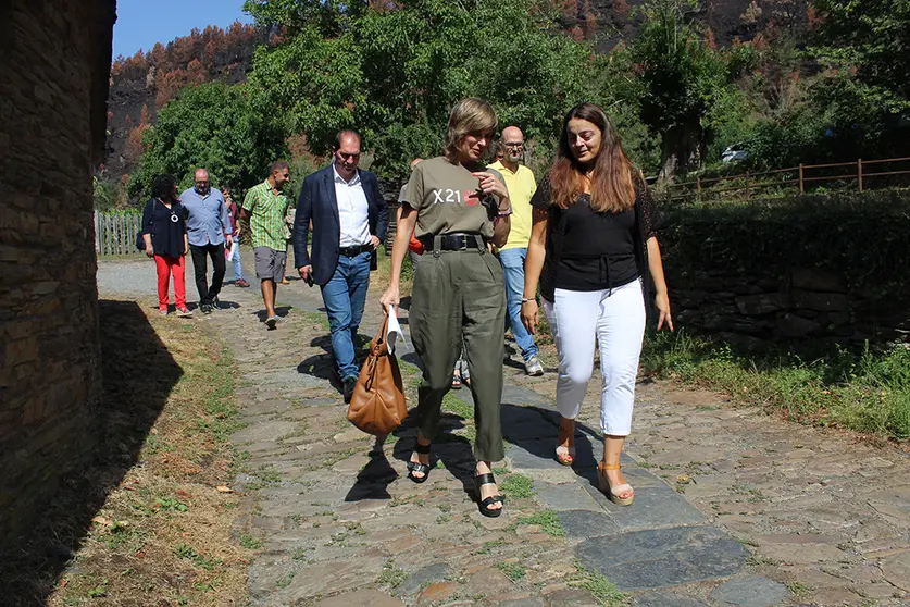 La directora de Turismo de Galicia, Nava Castro, participó hoy en una reunión en la que se presentaron varias líneas de trabajo para apoyar al tejido socioeconómico de ambas zonas.