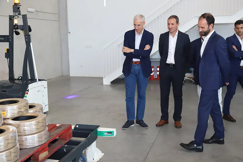 El vicepresidente primero y conselleiro de Economía, Industria e Innovación, Francisco Conde, informó de estos apoyos en Puerto del Moje (Nigrán)-a los que se destinan 1,5 millones de euros- durante una visita a la empresa IATECC, especializada en el desarrollo de soluciones para la automatización y digitalización de procesos logísticos.