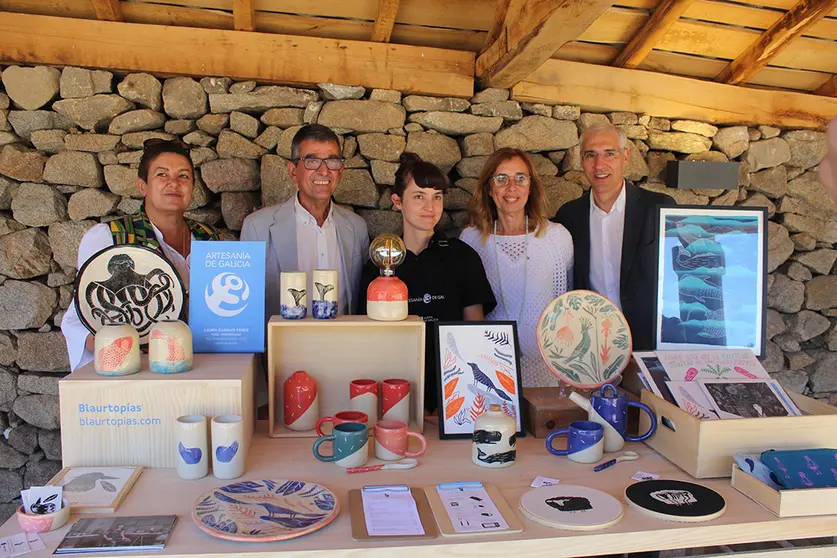 El vicepresidente primero y conselleiro de Economía, Industria e Innovación, Francisco Conde, visitó el encuentro Artesanía de Galicia en la Ribeira Sacra.