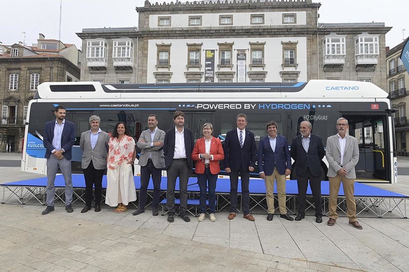 La conselleira del Mar participó en el acto de presentación de la experiencia piloto de un autobús propulsado por hidrógeno en el marco de la estrategia A Coruña Green Port.