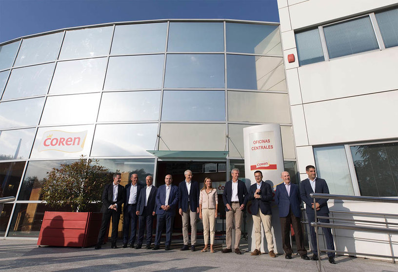 El titular del Gobierno gallego visitó las nuevas instalaciones del Centro de Procesado Avícola de Ourense en el que Coren instaló una planta de biogás.