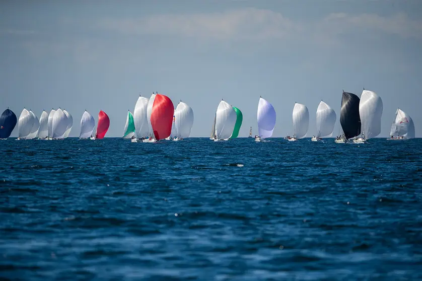 Espectacular imagen de la flota de J80 - Foto Lalo R Villar