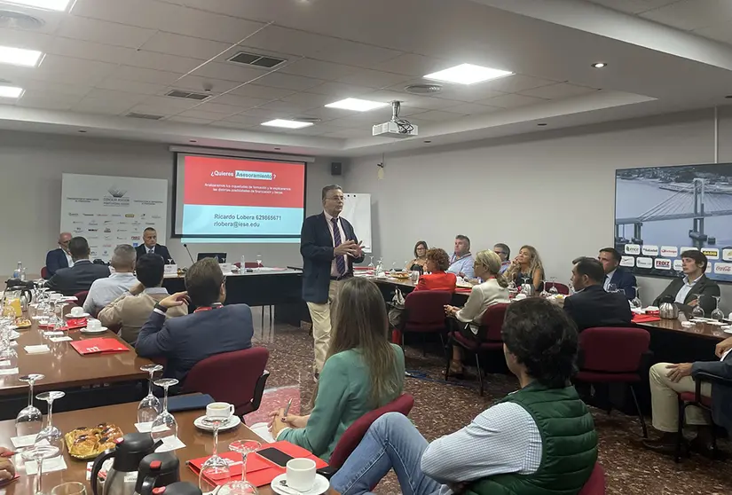 IESE Business School presenta a empresarios vigueses el Programa para Directivos que imparte en Galicia.