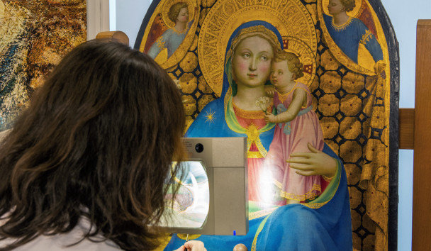La Virgen de la Humildad (1433-1435). Esta colaboración forma parte del Art Conservation Project.