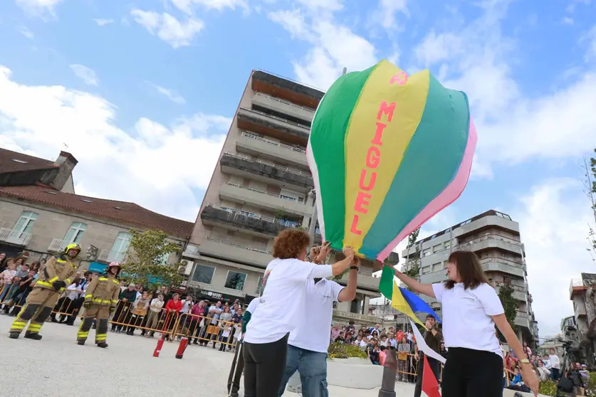 Los globos de San Miguel desafían el viento. ARCHIVO DL-G.