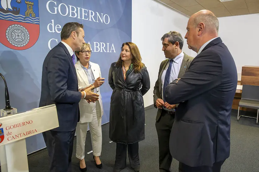 La conselleira del Mar mantuvo un encuentro con los responsables en materia pesquera de Cantabria, País Vasco, Asturias y Andalucía para evaluar la prohibición fijada por Bruselas.