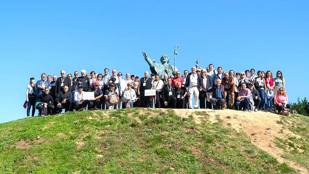 La jornada finalizó con una peregrinación desde el Monte do Gozo a la Catedral compostelana, donde se celebró la Misa del Peregrino.