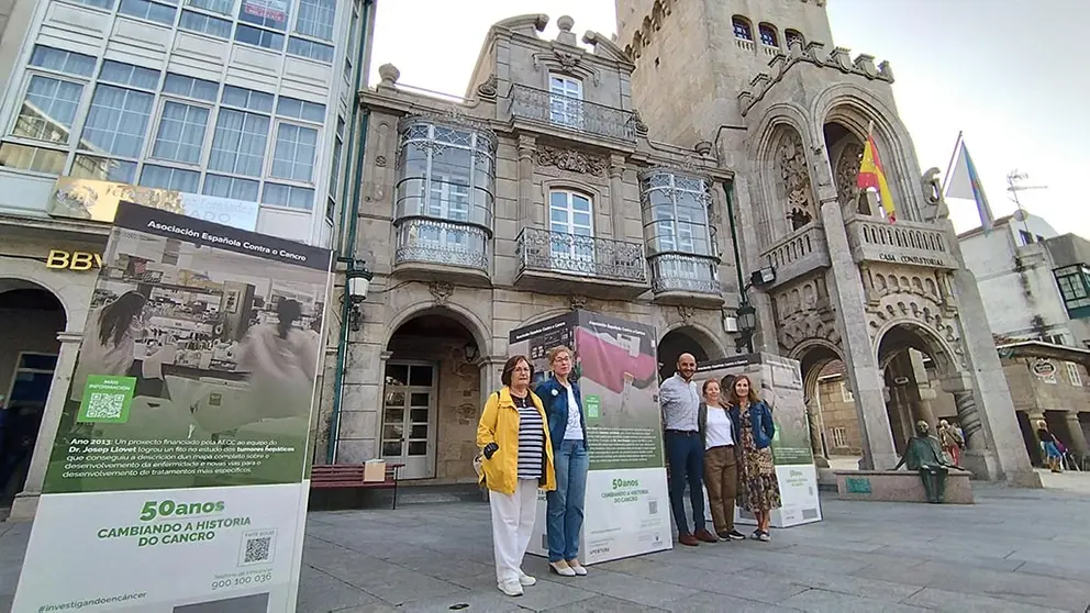 A mostra, composta por imaxes do fotógrafo Míchelo Toro, pode visitarse ata o 17 de outubro na praza Arquitecto Antonio Palacios.