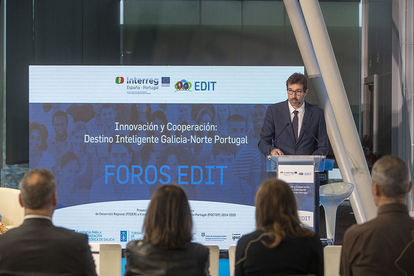 O director da Axencia para a Modernización Tecnolóxica de Galicia, Julián Cerviño, intervén na inauguración do Foro EDIT Innovación e  Cooperación. Destino Intelixente Galicia-Norte Portugal.
