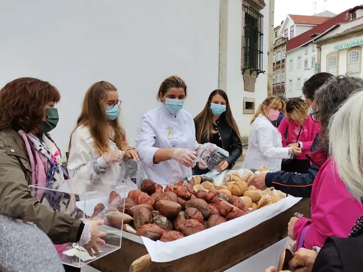 vendê-los pelo preço simbólico de 1 € a unidade e doar todo o valor angariado à Liga Portuguesa Contra o Cancro!