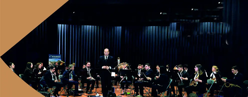 O sala multiúsos do auditorio municipal énchese de música coa banda Reveriano Soutullo