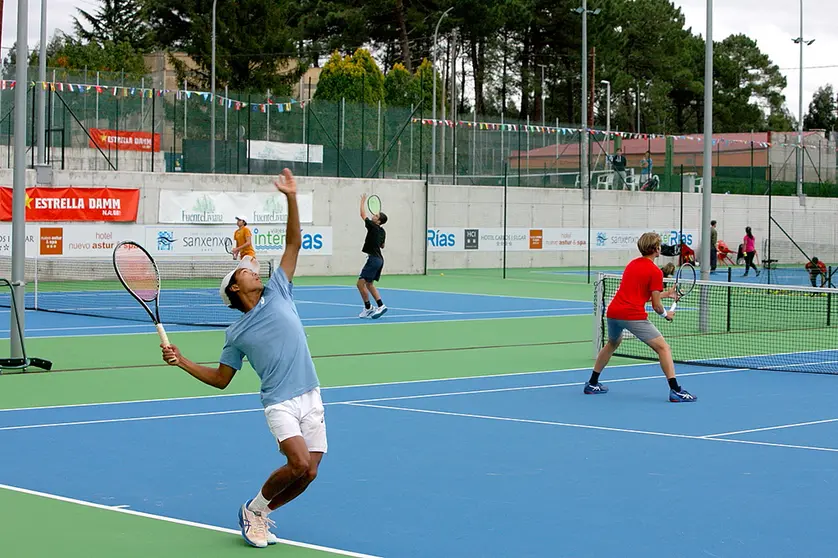 Las pistas exteriores en pleno uso.
