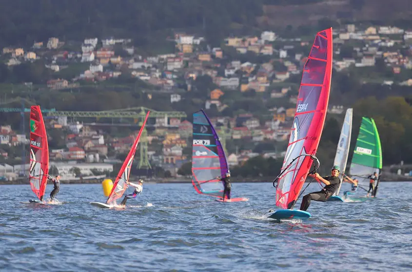 2022-10-29 Tomás Vieito entrando de vencedor en la única manga (Foto Pedro Seoane)