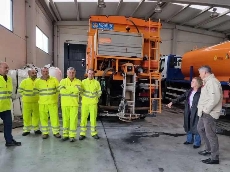 A conselleira de Infraestruturas e Mobilidade, Ethel Vázquez, visitou hoxe o Centro de Conservación e Vialidade Invernal de Ourense, un dos 26 existentes na comunidade para facer fronte aos efectos da climatoloxía adversa nas estradas autonómicas