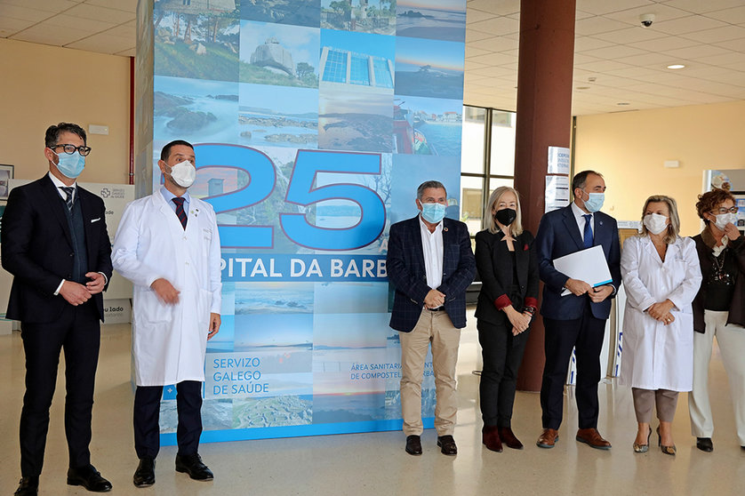García Comesaña aprovechó el acto de 25 aniversario del hospital para mostrar a los alcaldes del distrito el resultado de esta actuación en la que la Xunta invirtió 620.000 euros.