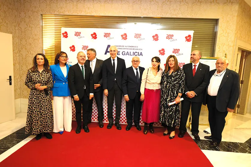 El vicepresidente primero y conselleiro de Economía, Industria e Innovación, Francisco Conde, y la conselleira de Promoción del Empleo e Igualdad, María Jesús Lorenzana, participaron en Sanxenxo en el XII Congreso de las personas trabajadoras autónomas, organizado por APE Galicia.