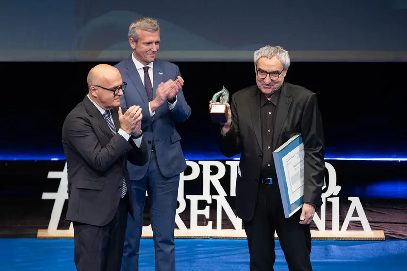 El presidente de la Xunta intervino en la entrega del galardón al fotógrafo Manuel Outumuro y del reconocimiento Ourensanía de Honra a Ildefonso ‘Alfonso' Graña a título póstumo.