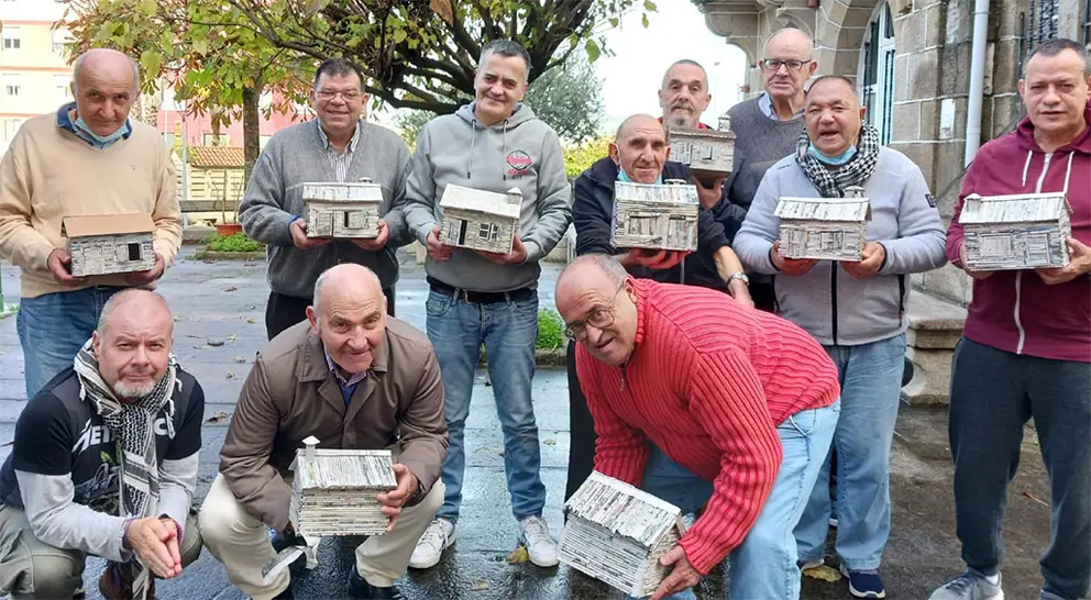 Once usuarios del centro fueron los artífices de las casas de esta exposición.