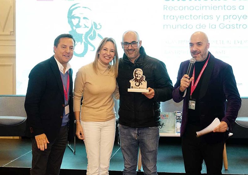 La delegada de la Xunta en Vigo participó en la clausura del evento que sirvió como apoyo a la gastronomía local y gallega.