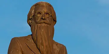 Estatua de Valle-Inclán, en Vilanova, Pontevedra.