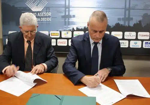 El documento de colaboración fue firmado por firmaron Jorge Cebreiros, presidente de la CEP, en representación de la organización empresarial, y Ramón Santorio Santorio, presidente de Secot en la delegación de Vigo.