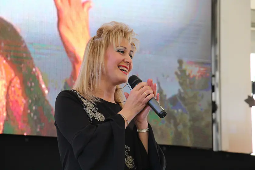 Mari Costa actuando en Salvaterra este domingo na Feria do Viño Espumoso.