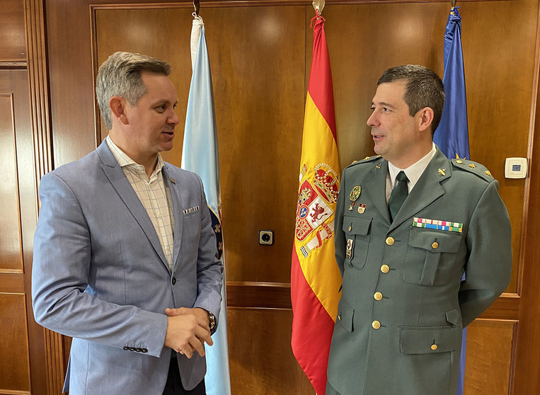 El delegado se reúne con el nuevo jefe de Tráfico de la Guardia Civil en Galicia.