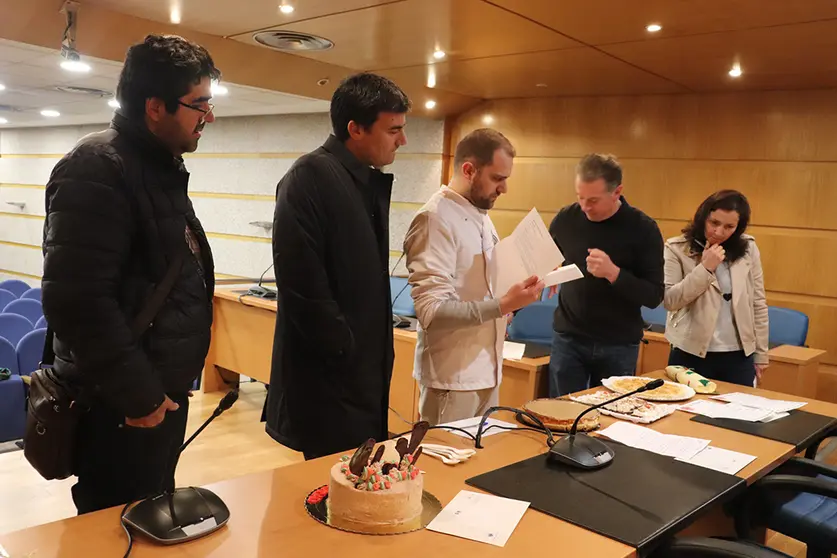 O xurado presidido polo alcalde, Alejandro Lorenzo, e composto por José Manuel Fernández (AHOSPOR), Noelia Conde (ACIPOR), David Sobral (AE Porriño), José Manuel Fernández (Asociación de Panadeiros do Porriño) e o concelleiro de Cultura, Bienvenido Estévez.