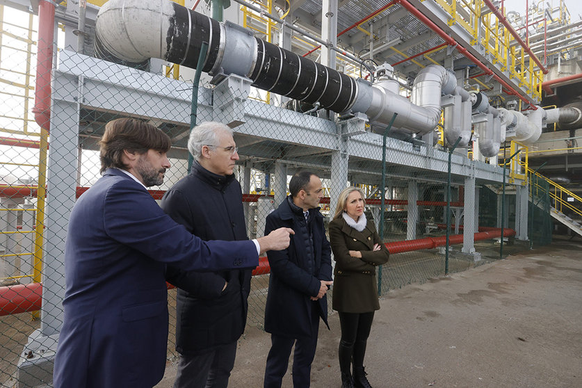 O vicepresidente primeiro e conselleiro de Economía, Industria e Innovación, Francisco Conde, visitou hoxe as obras realizadas na terminal de gas natural licuado da regasificadora.