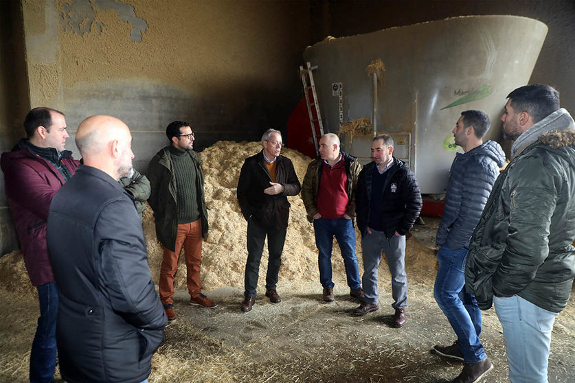 O director xeral de Gandaría, Agricultura e Industrias Agroalimentarias, José Balseiros, visitou a cooperativa Forxabar.