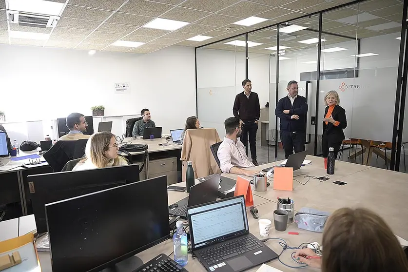 A secretaria xeral de Apoio ao Emprego, Traballo Autónomo e Economía Social, Covadonga Toca, visitou hoxe en Culleredo a compañía Citanias Obras y Servicios.