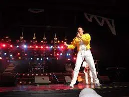 Dr. Queen, su mejor tributo reencarnado a través de un micrófono por el médico
cardiólogo argentino, Jorge Busetto reconocido en grandes programas
de televisión, diarios y teatros en su larga trayectoria de más 25 años
recorriendo América Latina y Europa.