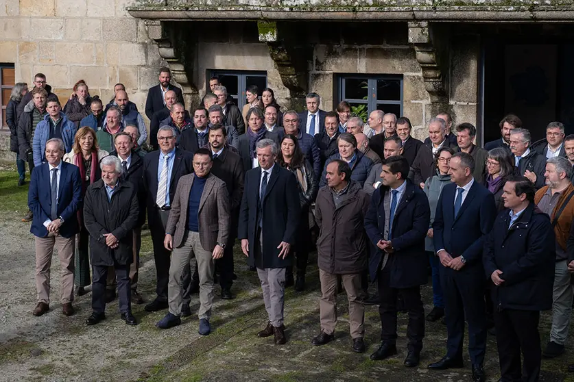 El presidente de la Xunta presentó la nueva Estratexia de dinamización do sector cárnico en el Centro de Recursos Zooxenéticos de Galicia situado en el Pazo de Fontefiz (Coles).