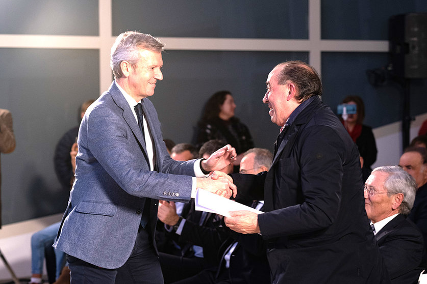 El presidente de la Xunta participó en la presentación del libro 'Galicia, paisaxe de futuro' del fotógrafo Carlos Rodríguez.
