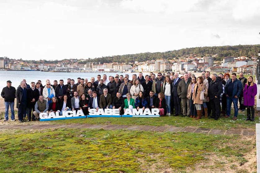 O presidente da Xunta, Alfonso Rueda, acompañado de la conselleira do Mar, Rosa Quintana, se reunieron con las Cofradías del mar de Galicia.