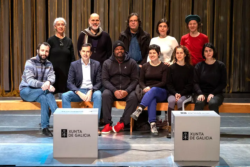 Producido pola unidade teatral da Xunta e a Companhia de Teatro de Braga, o espectáculo regresa a escena tras a súa estrea nos festivais de Almagro e Cangas e o seu pase especial en Ribeira de Caldelas, en Tui, no verán de 2021.