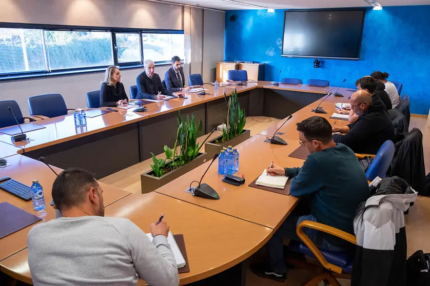 1Conde precisa que cinco destes parques están promovidos por Greenalia e tres por parte de Enel, con quen Alcoa asinou contratos de subministración de enerxía renovable a longo prazo (PPA), e que, en total, suman 207,4MW.