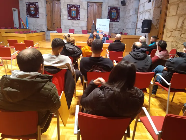 O Concello de Ponteareas incrementa a súa colaboración coas comparsas para o tradicionais desfiles do Entroido.