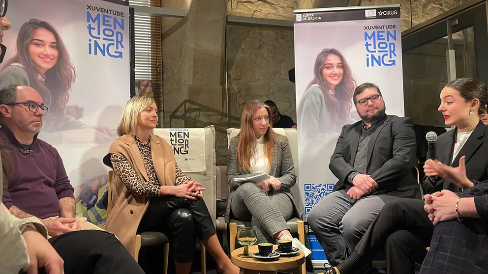 La conselleira de Política Social y Juventud, Fabiola García, participó hoy en un coloquio con jóvenes y mentores que participan en esta iniciativa.