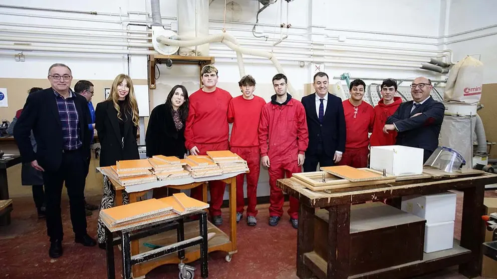 Los conselleiros de Cultura y Educación y de Promoción del Empleo e Igualdad firman un acuerdo para coordinar la impartición de esta formación en centros de FP.