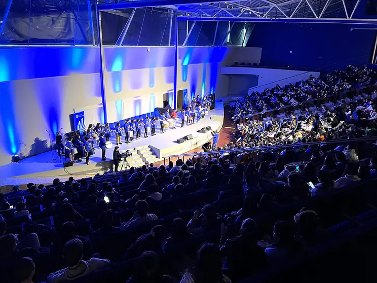 O secretario xeral de Política Lingüística participa nesta xuntanza co alumnado e profesorado dos 12 centros da V edición deste programa.