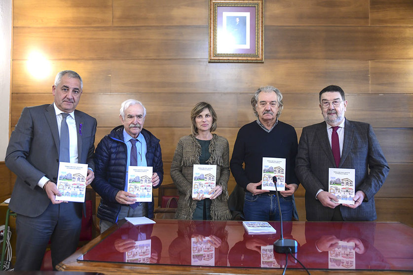 La directora de Turismo de Galicia, Nava Castro, participó en la presentación del libro Termalismo en el oeste de la Península Ibérica.