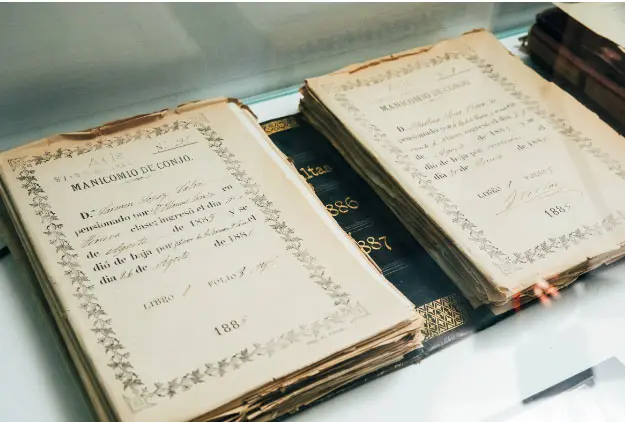 A exposición do Arquivo de Galicia ‘Voces esquecidas. As mulleres do Hospital de Conxo’ analiza os patróns de xénero seguidos no centro, creado en 1885, a través de expedientes de ingreso, diagnósticos, historias clínicas ou correspondencia.