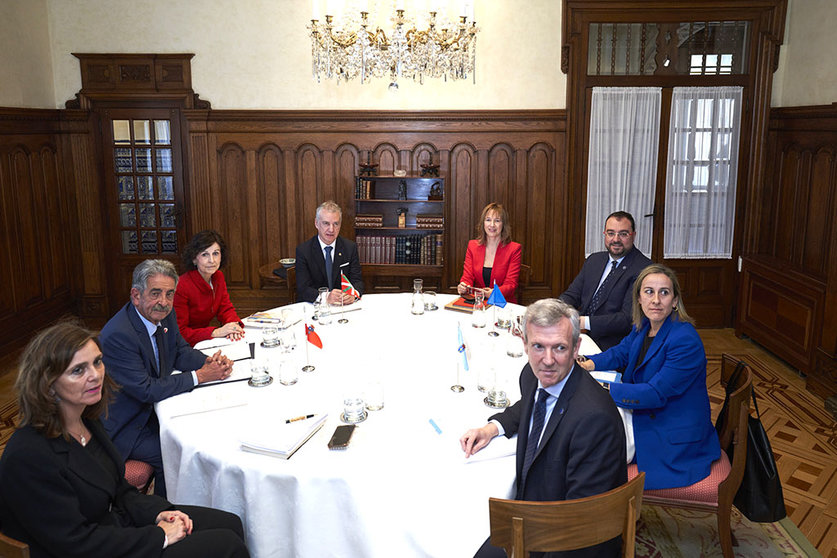 O presidente da Xunta asistiu xunto aos presidentes de Euskadi, Cantabria e Principado de Asturias á reunión que se celebra no marco da Comisión do Arco Atlántico.
