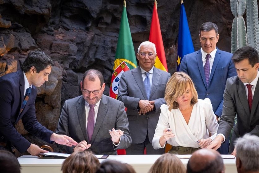 Assinatura do memorando de entendimento referente ao «Projeto Escolas de Fronteira», Lanzarote, Espanha.