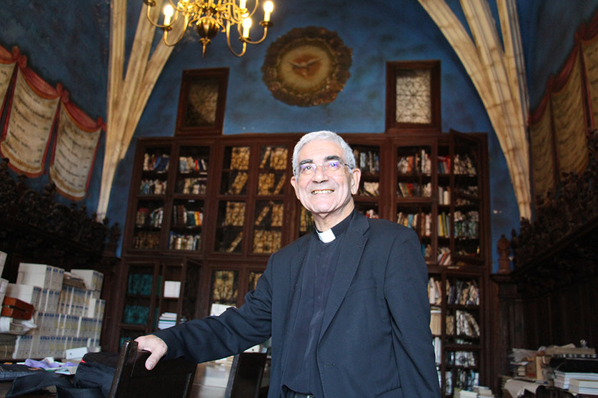El canónigo y director del Archivo Catedralicio y Diocesano Avelino Bouzón. ARCHIVO.