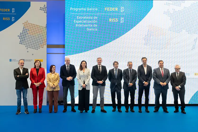 O titular do Executivo galego, Alfonso Rueda, clausura a xornada de presentación do Programa Operativo Feder Galicia e da RIS3 Galicia para o período 2021-2027, cuxa apertura correu a cargo do vicepresidente primeiro e conselleiro de Economía, Industria e Innovación, Francisco Conde, e na que tamén particiou o conselleiro de Facenda e Administración pública, Miguel Corgos. Edificio Fontán.