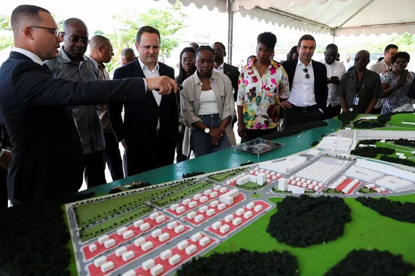 Ministros das Finanças de Portugal, Fernando Medina, e de Angola, Vera Daves de Sousa, visitam obras de requalificação da Vila da Muxima, Angola.