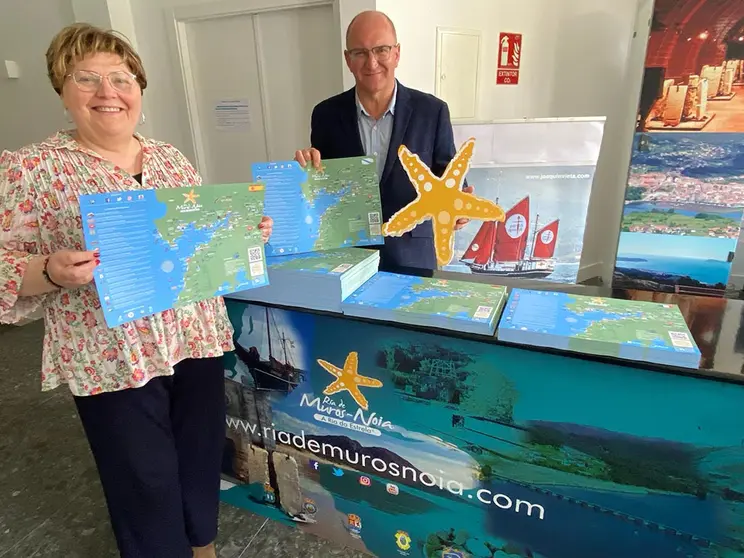 A presidenta da ARD Ría de Muros Noia e alcaldesa de Lousame, Teresa Villaverde, estivo acompañada polo alcalde de Noia, Santiago Freire.