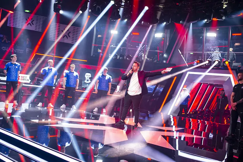 2.	Entrada de Giants al estadio de Berlín (autor: Hara Amorós / Riot Games / LVP / lag.)